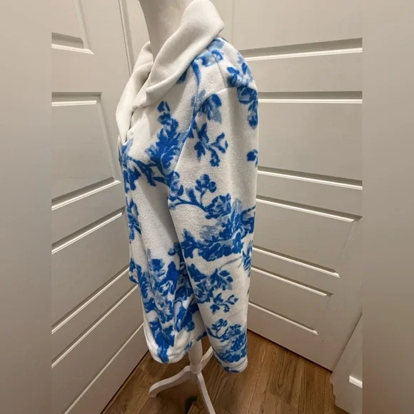 Dudley Stephens x Mestiza. Sheffield Island Pullover. Blue & White Floral. Med. - Picture 7 of 11